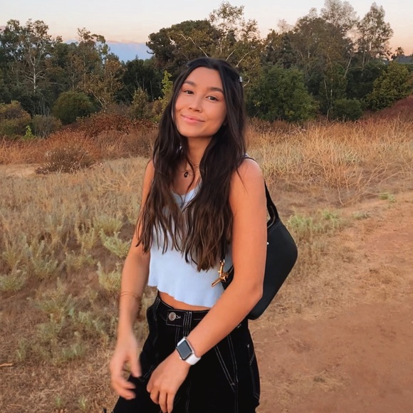 Meet your Posher, Hannah - Picture 1 of 2